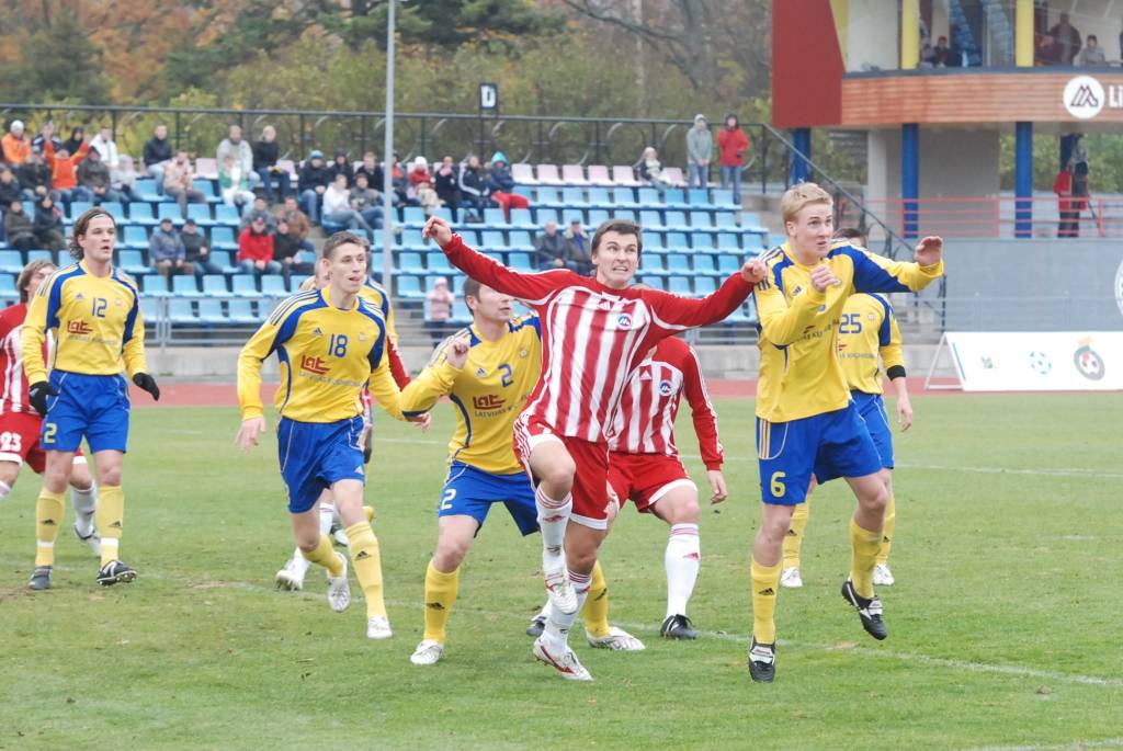 Latvijas futbola čempionāta - "LMT Virslīgas" - mačā svētdien klubs "Liepājas metalurgs" savā laukumā cīnījās neizšķirti 1:1 (0:1) ar pēdējo trīs sezonu valsts čempionvienību "Ventspils", jau priekšpēdējā spēļu kārtā nodrošinot Latvijas...