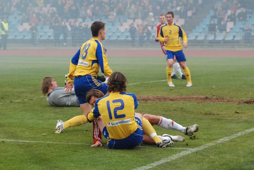 Latvijas futbola čempionāta - "LMT Virslīgas" - mačā svētdien klubs "Liepājas metalurgs" savā laukumā cīnījās neizšķirti 1:1 (0:1) ar pēdējo trīs sezonu valsts čempionvienību "Ventspils", jau priekšpēdējā spēļu kārtā nodrošinot Latvijas...