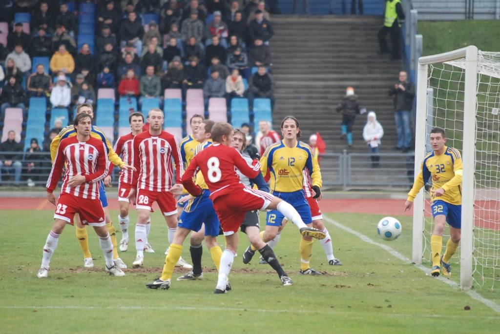 Latvijas futbola čempionāta - "LMT Virslīgas" - mačā svētdien klubs "Liepājas metalurgs" savā laukumā cīnījās neizšķirti 1:1 (0:1) ar pēdējo trīs sezonu valsts čempionvienību "Ventspils", jau priekšpēdējā spēļu kārtā nodrošinot Latvijas...