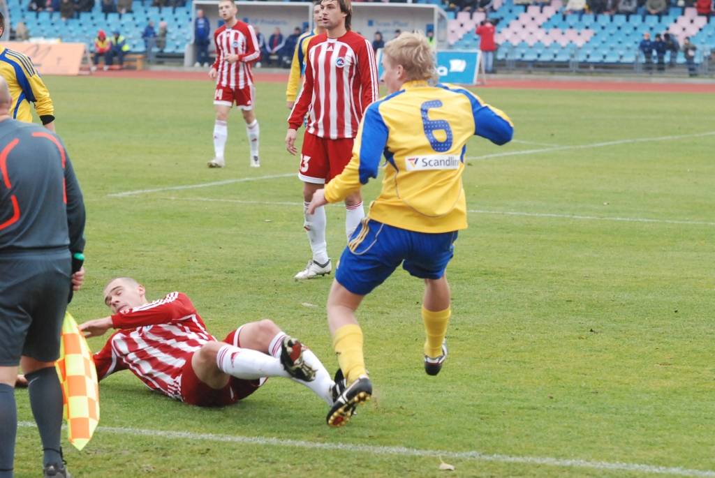 Latvijas futbola čempionāta - "LMT Virslīgas" - mačā svētdien klubs "Liepājas metalurgs" savā laukumā cīnījās neizšķirti 1:1 (0:1) ar pēdējo trīs sezonu valsts čempionvienību "Ventspils", jau priekšpēdējā spēļu kārtā nodrošinot Latvijas...