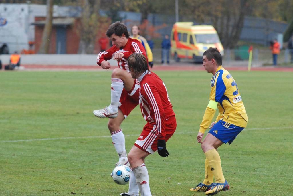 Latvijas futbola čempionāta - "LMT Virslīgas" - mačā svētdien klubs "Liepājas metalurgs" savā laukumā cīnījās neizšķirti 1:1 (0:1) ar pēdējo trīs sezonu valsts čempionvienību "Ventspils", jau priekšpēdējā spēļu kārtā nodrošinot Latvijas...