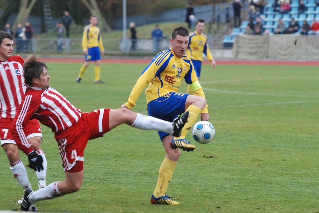 Latvijas futbola čempionāta - "LMT Virslīgas" - mačā svētdien klubs "Liepājas metalurgs" savā laukumā cīnījās neizšķirti 1:1 (0:1) ar pēdējo trīs sezonu valsts čempionvienību "Ventspils", jau priekšpēdējā spēļu kārtā nodrošinot Latvijas...