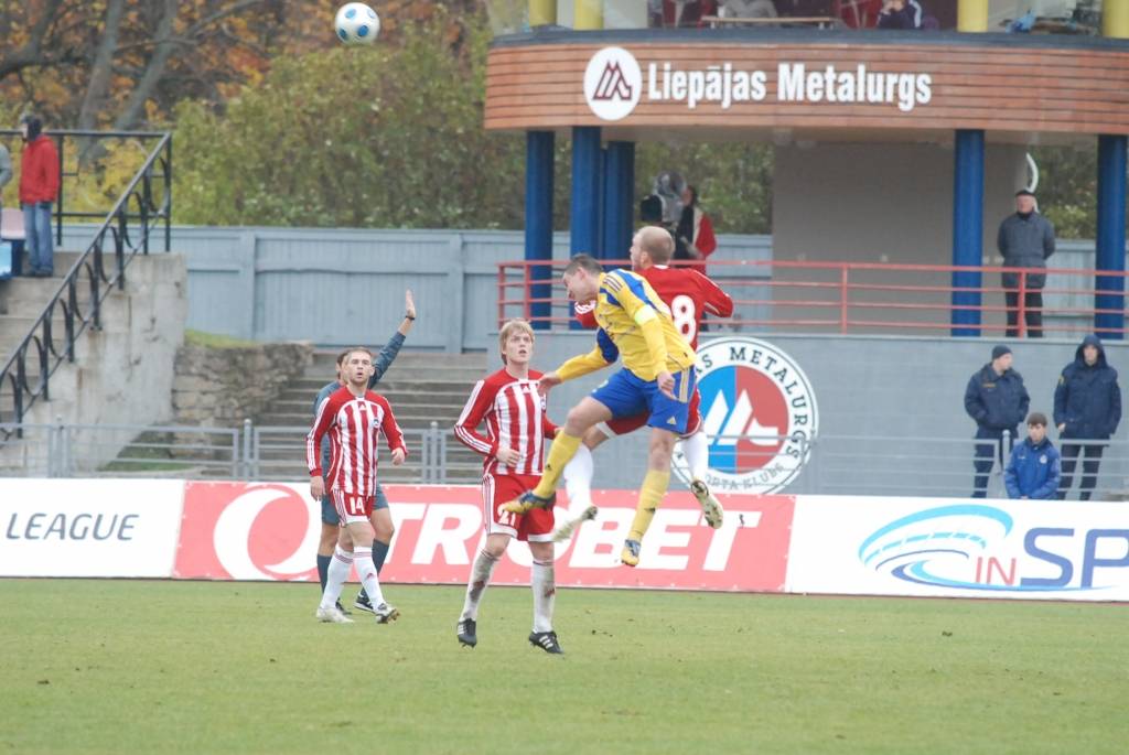Latvijas futbola čempionāta - "LMT Virslīgas" - mačā svētdien klubs "Liepājas metalurgs" savā laukumā cīnījās neizšķirti 1:1 (0:1) ar pēdējo trīs sezonu valsts čempionvienību "Ventspils", jau priekšpēdējā spēļu kārtā nodrošinot Latvijas...