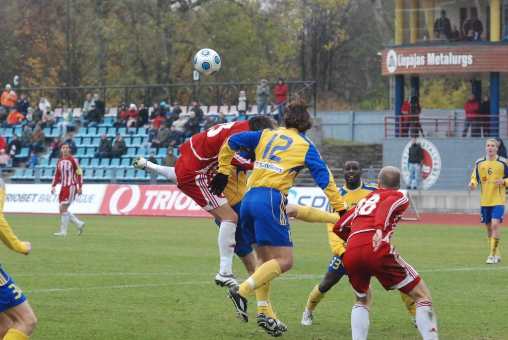 Latvijas futbola čempionāta - "LMT Virslīgas" - mačā svētdien klubs "Liepājas metalurgs" savā laukumā cīnījās neizšķirti 1:1 (0:1) ar pēdējo trīs sezonu valsts čempionvienību "Ventspils", jau priekšpēdējā spēļu kārtā nodrošinot Latvijas...