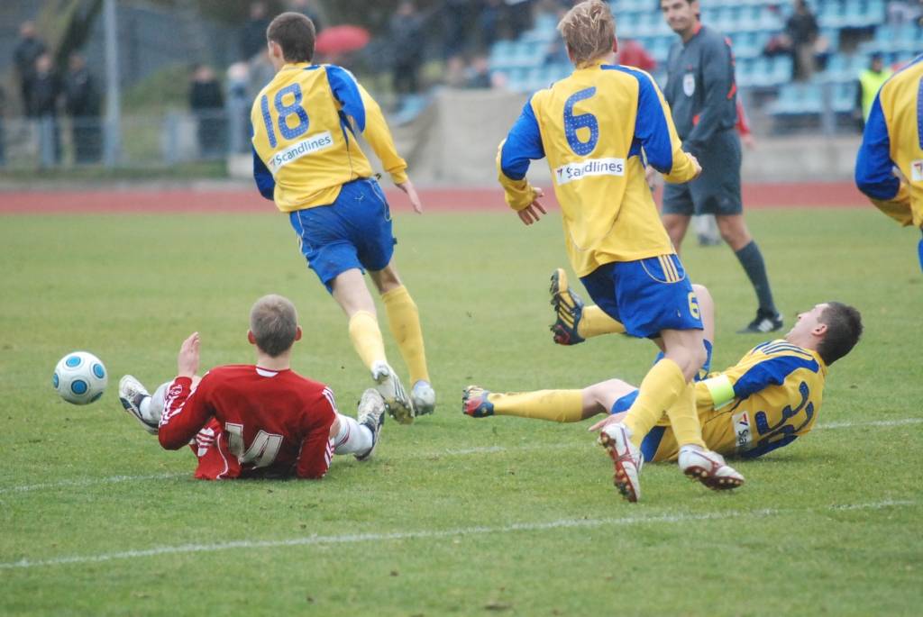 Latvijas futbola čempionāta - "LMT Virslīgas" - mačā svētdien klubs "Liepājas metalurgs" savā laukumā cīnījās neizšķirti 1:1 (0:1) ar pēdējo trīs sezonu valsts čempionvienību "Ventspils", jau priekšpēdējā spēļu kārtā nodrošinot Latvijas...