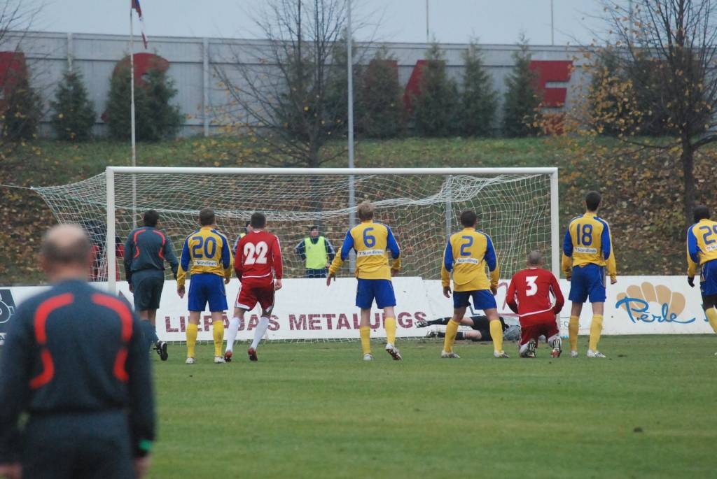 Latvijas futbola čempionāta - "LMT Virslīgas" - mačā svētdien klubs "Liepājas metalurgs" savā laukumā cīnījās neizšķirti 1:1 (0:1) ar pēdējo trīs sezonu valsts čempionvienību "Ventspils", jau priekšpēdējā spēļu kārtā nodrošinot Latvijas...