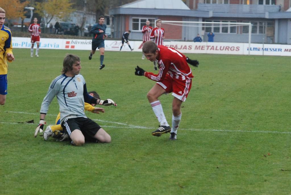 Latvijas futbola čempionāta - "LMT Virslīgas" - mačā svētdien klubs "Liepājas metalurgs" savā laukumā cīnījās neizšķirti 1:1 (0:1) ar pēdējo trīs sezonu valsts čempionvienību "Ventspils", jau priekšpēdējā spēļu kārtā nodrošinot Latvijas...