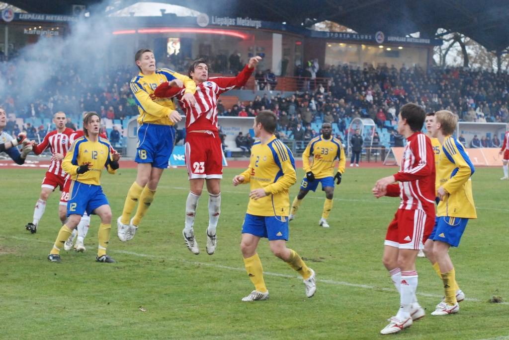 Latvijas futbola čempionāta - "LMT Virslīgas" - mačā svētdien klubs "Liepājas metalurgs" savā laukumā cīnījās neizšķirti 1:1 (0:1) ar pēdējo trīs sezonu valsts čempionvienību "Ventspils", jau priekšpēdējā spēļu kārtā nodrošinot Latvijas...