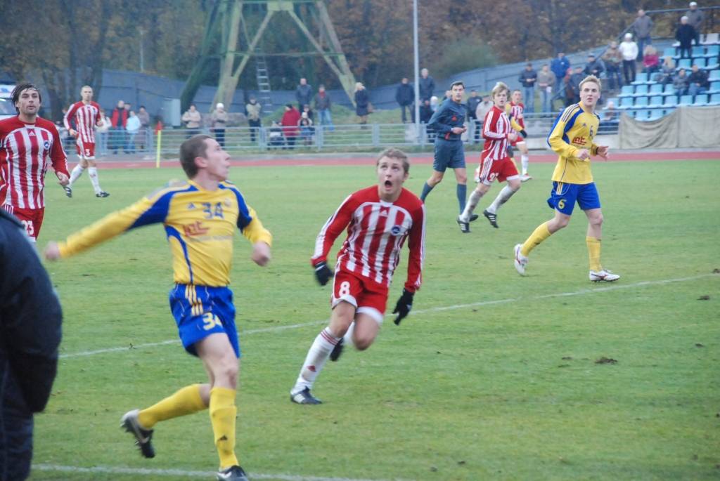 Latvijas futbola čempionāta - "LMT Virslīgas" - mačā svētdien klubs "Liepājas metalurgs" savā laukumā cīnījās neizšķirti 1:1 (0:1) ar pēdējo trīs sezonu valsts čempionvienību "Ventspils", jau priekšpēdējā spēļu kārtā nodrošinot Latvijas...