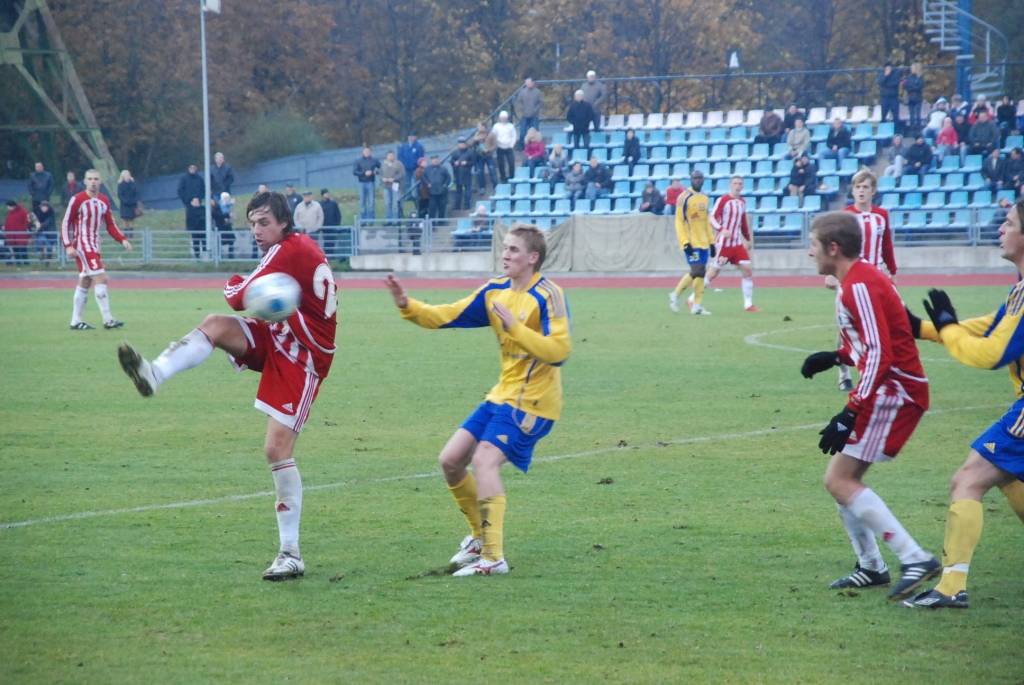 Latvijas futbola čempionāta - "LMT Virslīgas" - mačā svētdien klubs "Liepājas metalurgs" savā laukumā cīnījās neizšķirti 1:1 (0:1) ar pēdējo trīs sezonu valsts čempionvienību "Ventspils", jau priekšpēdējā spēļu kārtā nodrošinot Latvijas...