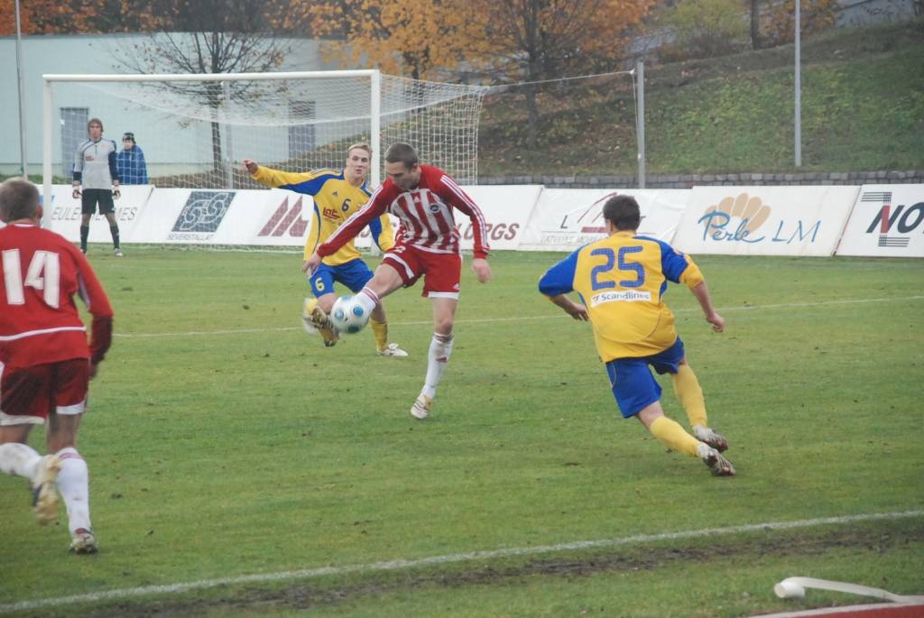 Latvijas futbola čempionāta - "LMT Virslīgas" - mačā svētdien klubs "Liepājas metalurgs" savā laukumā cīnījās neizšķirti 1:1 (0:1) ar pēdējo trīs sezonu valsts čempionvienību "Ventspils", jau priekšpēdējā spēļu kārtā nodrošinot Latvijas...