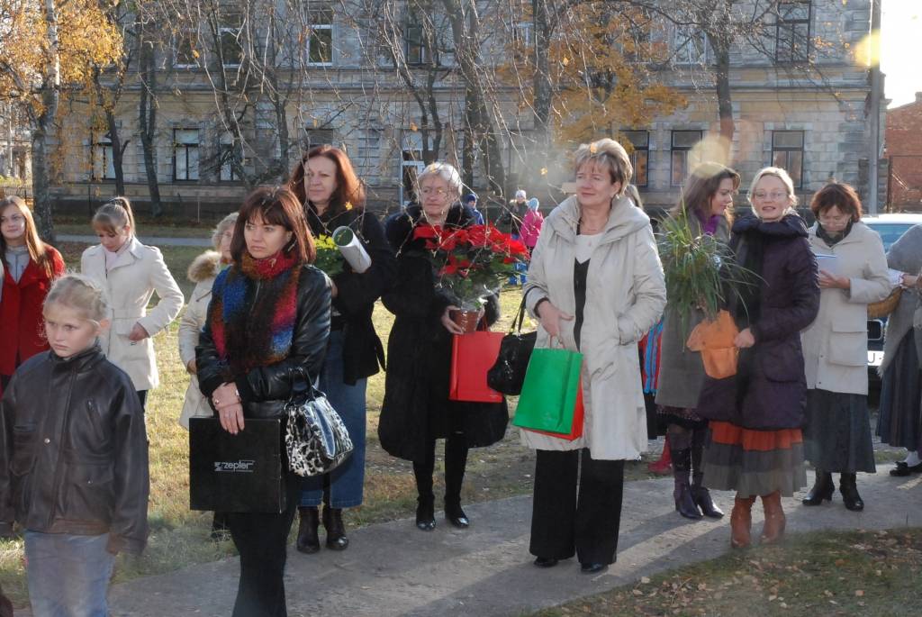 Piektdien Karostā atklāja interešu centru “Ritums”, kas ir nodibinājuma “Liepājas Novada fonds” un nevalstiskās organizācijas “Ritums” jaunais sadarbības projekts.

Kādreizējā policijas iecirkņa telpas izremontētas ar centra entuziastu un...
Autors: "Rekurzeme", portāls