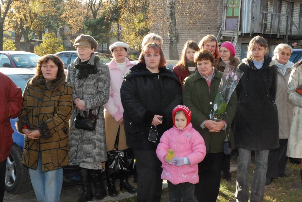 Piektdien Karostā atklāja interešu centru “Ritums”, kas ir nodibinājuma “Liepājas Novada fonds” un nevalstiskās organizācijas “Ritums” jaunais sadarbības projekts.

Kādreizējā policijas iecirkņa telpas izremontētas ar centra entuziastu un...
Autors: "Rekurzeme", portāls