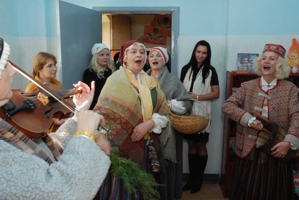 Piektdien Karostā atklāja interešu centru “Ritums”, kas ir nodibinājuma “Liepājas Novada fonds” un nevalstiskās organizācijas “Ritums” jaunais sadarbības projekts.

Kādreizējā policijas iecirkņa telpas izremontētas ar centra entuziastu un...
Autors: "Rekurzeme", portāls