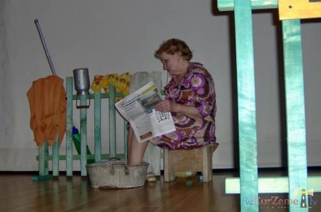 Cīravā uz kopā sanākšanu Ziemassvētku gaisotnē kultūras namā pulcējās pagasta pensionāri, lai pavadītu laiku kopīgās sarunās un priecātos par dažāda veida priekšnesumiem.

Kā katru gadu, arī šogad uzrunu teica pagasta pārvaldes vadītājs...
