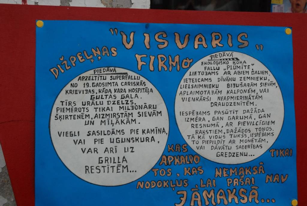 Ar dažām simboliskām instalācijām un mākslas darbiem protestu pret pašreizējo ekonomisko situāciju un demokrātijas trūkumu, pirmdien Tirgoņu ielā pauda mākslinieks F. M. Grantēns un viņa domubiedri.
Ekspresizstāde “...roku rokā...” deva...
Autors: Sarmīte Štrausa