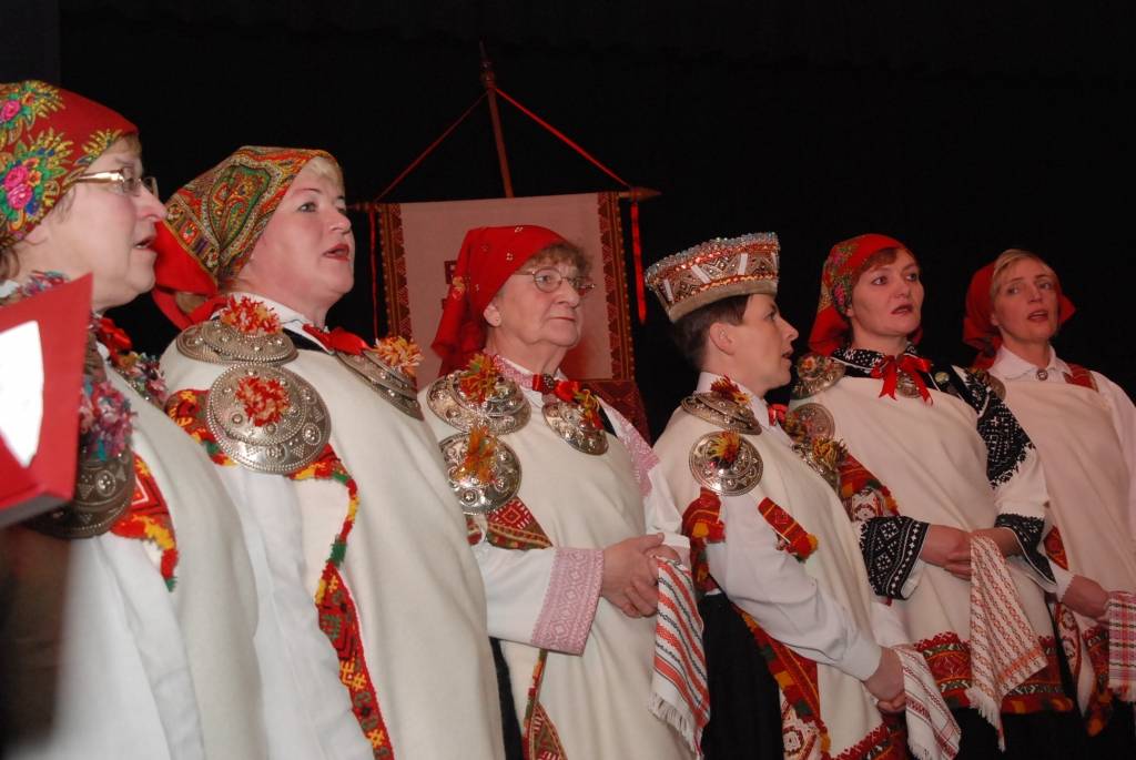 Sestdien pulksten 12 Bārtas kultūras namā sākās svētku pasākums etnogrāfiskā ansambļa cienījamai jubilejai par godu. Ciemiņi sabrauca no malu malām, ar klusuma brīdi tika pieminēti Mūžībā aizgājušie ansambļa dalībnieki. Daudz tika...
Autors: Ilze Vainovska