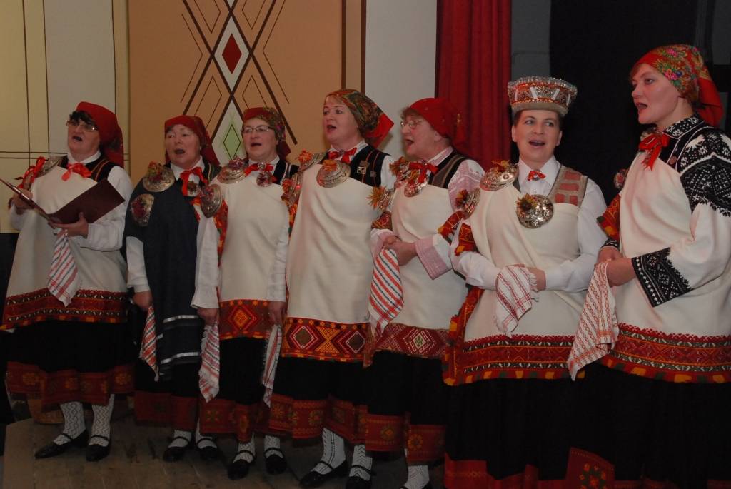 Sestdien pulksten 12 Bārtas kultūras namā sākās svētku pasākums etnogrāfiskā ansambļa cienījamai jubilejai par godu. Ciemiņi sabrauca no malu malām, ar klusuma brīdi tika pieminēti Mūžībā aizgājušie ansambļa dalībnieki. Daudz tika...
Autors: Ilze Vainovska
