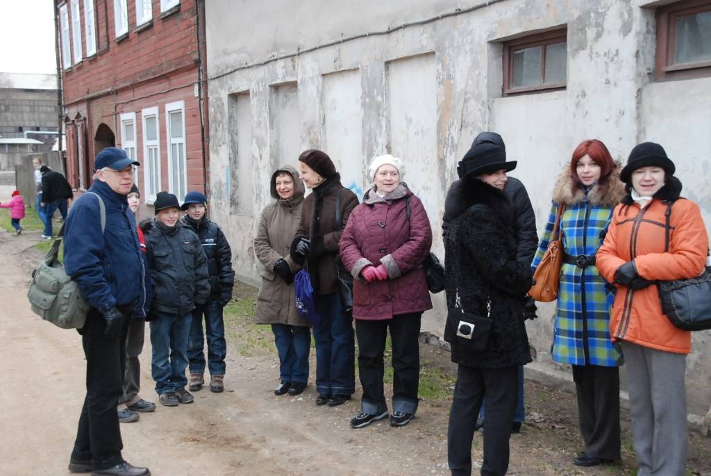 Sestdien, 12. decembrī, pulksten 11 tramvaja galapunktā pie "Liepājas metalurga" uz informatīvu un lasīšanu veicinošu ceļojumu pa Liepāju kopā ar rakstnieku Māri Runguli pulcējās Liepājas Bērnu žūrijas eksperti un daudzi ziņkārīgie....
Autors: Ilze Vainovska