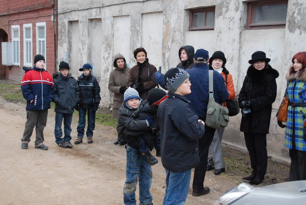 Sestdien, 12. decembrī, pulksten 11 tramvaja galapunktā pie "Liepājas metalurga" uz informatīvu un lasīšanu veicinošu ceļojumu pa Liepāju kopā ar rakstnieku Māri Runguli pulcējās Liepājas Bērnu žūrijas eksperti un daudzi ziņkārīgie....
Autors: Ilze Vainovska