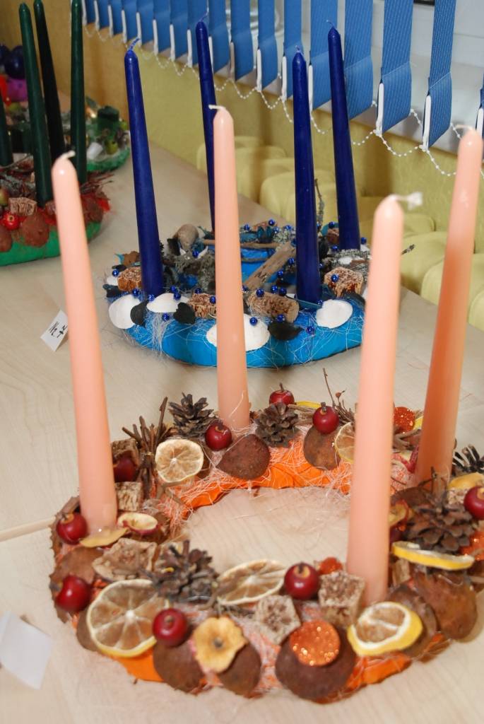 Adventes laikā nīceniece Jana Jūrmale iepriecina novadniekus ar Adventes vainagu izstādi pārdošanu. Jūrmalciema prasmīgās meistares darinātie vainagi ir košās krāsās, gatavoti no dažādiem materiāliem. Izmantotas ne tikai tradicionālās...
Autors: Iluta Dreimane