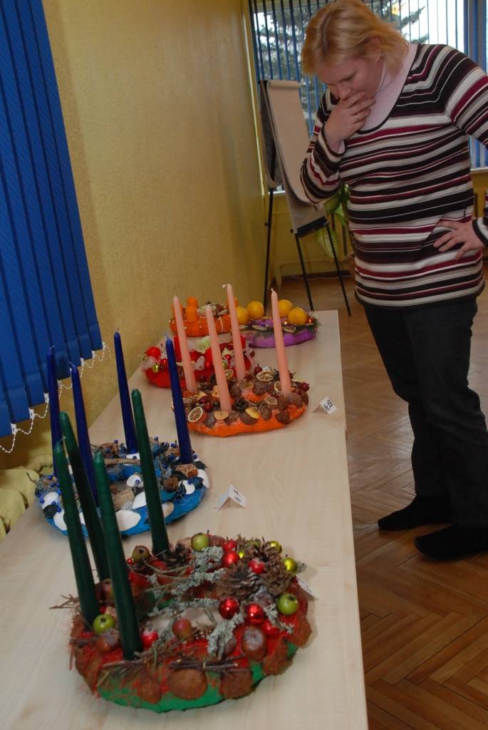 Adventes laikā nīceniece Jana Jūrmale iepriecina novadniekus ar Adventes vainagu izstādi pārdošanu. Jūrmalciema prasmīgās meistares darinātie vainagi ir košās krāsās, gatavoti no dažādiem materiāliem. Izmantotas ne tikai tradicionālās...
Autors: Iluta Dreimane