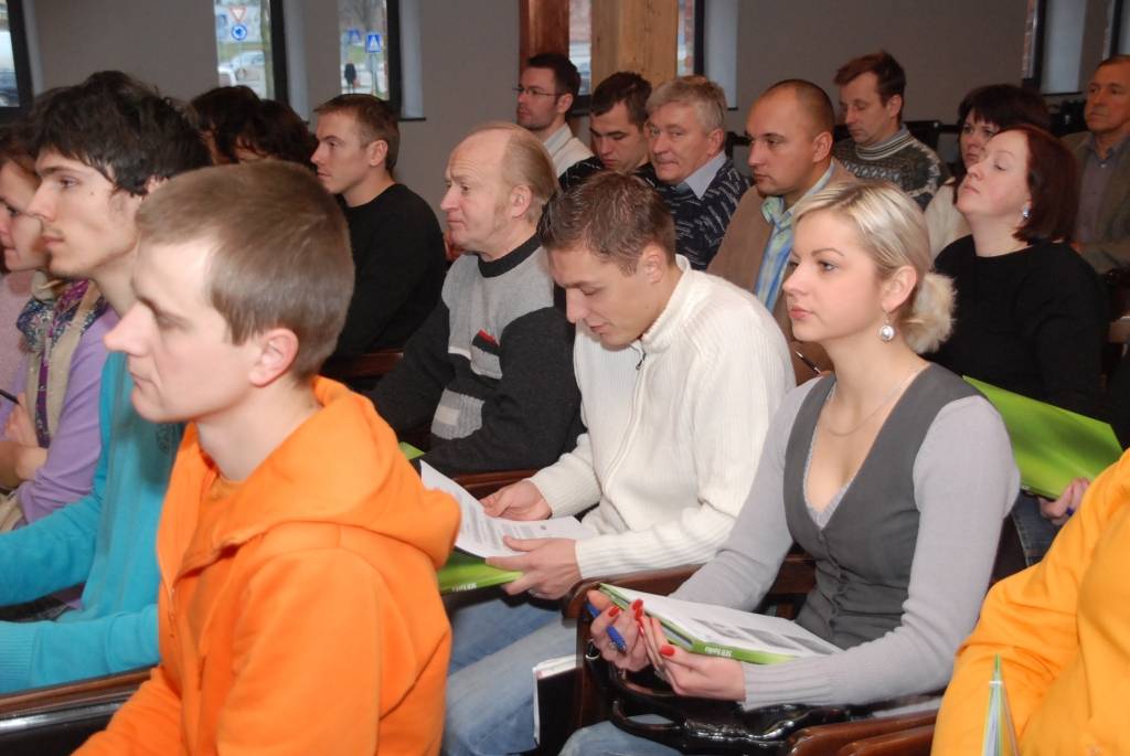 Kurzemes Biznesa inkubatora seminārs mazajiem un vidējiem komersantiem pulcēja vairāk nekā simts interesentu. Viņi uzzināja par Latvijas Investīciju un attīstības aģentūras lomu uzņēmējdarbības veicināšanā, Biznesa inkubatora sniegtajām...
Autors: Anita Platace