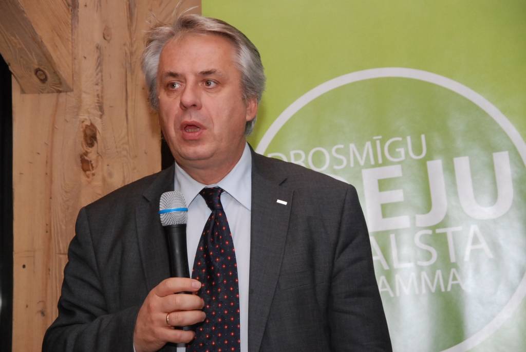 Kurzemes Biznesa inkubatora seminārs mazajiem un vidējiem komersantiem pulcēja vairāk nekā simts interesentu. Viņi uzzināja par Latvijas Investīciju un attīstības aģentūras lomu uzņēmējdarbības veicināšanā, Biznesa inkubatora sniegtajām...
Autors: Anita Platace