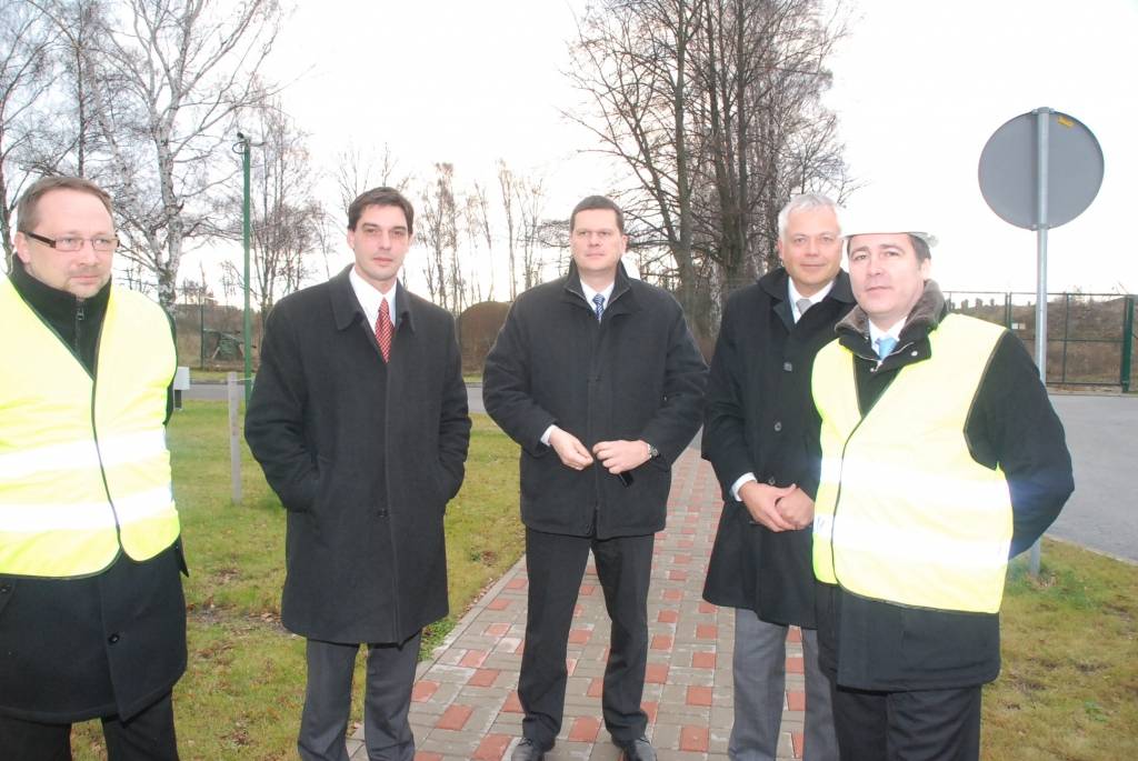 Šodien, 3. decembrī, Liepājas ostā atklāja "Cemex" importa-eksporta termināli. Cementa ražotājs SIA "Cemex" importa-eksporta termināļa izveidē Liepājas ostā investējis 7,2 miljonus eiro (5 miljonus latu). Investīcijas ieguldītas termināļa...