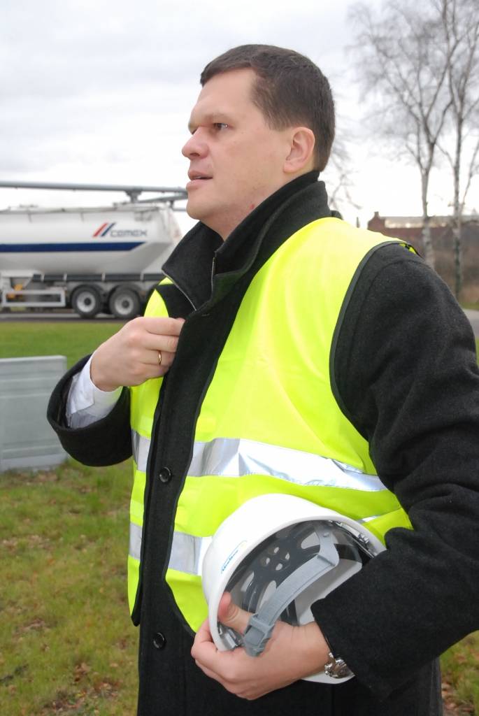 Šodien, 3. decembrī, Liepājas ostā atklāja "Cemex" importa-eksporta termināli. Cementa ražotājs SIA "Cemex" importa-eksporta termināļa izveidē Liepājas ostā investējis 7,2 miljonus eiro (5 miljonus latu). Investīcijas ieguldītas termināļa...