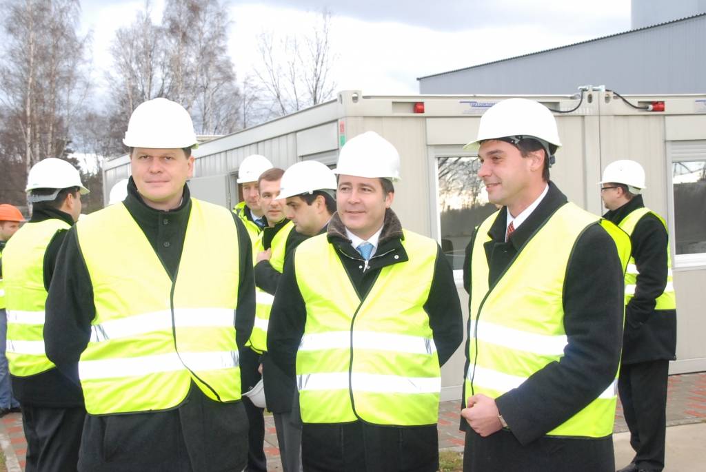 Šodien, 3. decembrī, Liepājas ostā atklāja "Cemex" importa-eksporta termināli. Cementa ražotājs SIA "Cemex" importa-eksporta termināļa izveidē Liepājas ostā investējis 7,2 miljonus eiro (5 miljonus latu). Investīcijas ieguldītas termināļa...