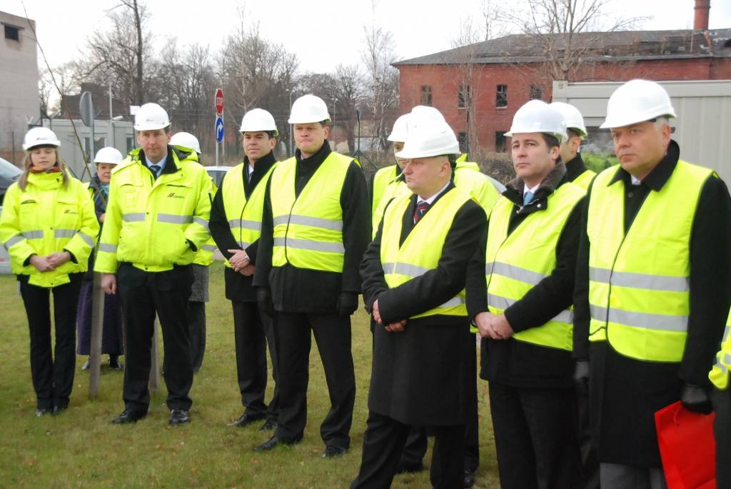 Šodien, 3. decembrī, Liepājas ostā atklāja "Cemex" importa-eksporta termināli. Cementa ražotājs SIA "Cemex" importa-eksporta termināļa izveidē Liepājas ostā investējis 7,2 miljonus eiro (5 miljonus latu). Investīcijas ieguldītas termināļa...