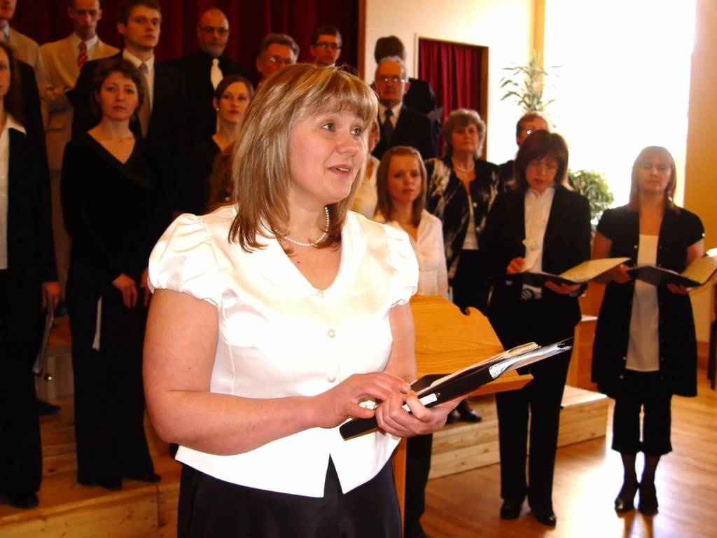 Saltā svētdienas, 24. janvāra, pēcpusdienā cīravniekus uz garīgās mūzikas koncertu aicināja kuplās Jūrmaļu dzimtas koris, kurš pagājušā gadā Latvijas Ģimenes svētkos saņēmis apbalvojumu nominācijā „Talantīgā dzimta”.
Autors: "Rekurzeme", portāls