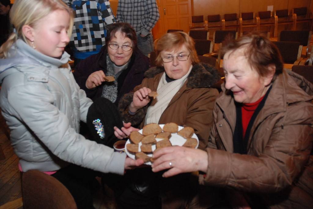 Vakar, 25. janvārī, Pāvilostas kultūras namā pieminēja ne vien 1991. gada, bet arī 1945. gada janvāra notikumus. Pasākumu rīkoja Pāvilostas kultūras nama kultūrvēstures pulciņš un Pāvilostas vidusskolas jaunsargi. Bija muzikāli...
