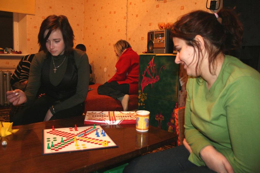 Ar Liepājas dzejnieces Janas Egles uzvaru sestdien, 23. janvārī, Liepājā noslēdzās Uldiņkausa riču račā 2009 trešais posms. J. Egle ir līdere turnīra kopvērtējumā, pirms pēdējā posma savu tuvāko sekotāju Mārci Dobeli apsteidzot par...
Autors: Uldis Dobelis
