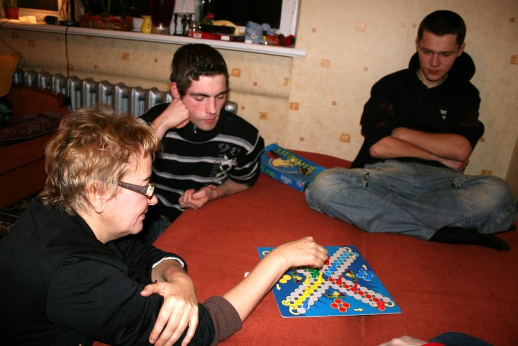 Ar Liepājas dzejnieces Janas Egles uzvaru sestdien, 23. janvārī, Liepājā noslēdzās Uldiņkausa riču račā 2009 trešais posms. J. Egle ir līdere turnīra kopvērtējumā, pirms pēdējā posma savu tuvāko sekotāju Mārci Dobeli apsteidzot par...
Autors: Uldis Dobelis