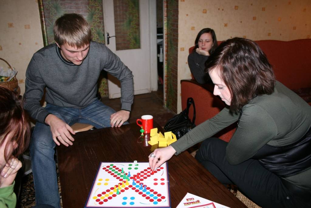 Ar Liepājas dzejnieces Janas Egles uzvaru sestdien, 23. janvārī, Liepājā noslēdzās Uldiņkausa riču račā 2009 trešais posms. J. Egle ir līdere turnīra kopvērtējumā, pirms pēdējā posma savu tuvāko sekotāju Mārci Dobeli apsteidzot par...
Autors: Uldis Dobelis