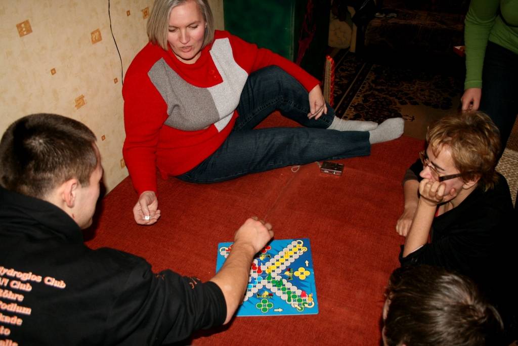 Ar Liepājas dzejnieces Janas Egles uzvaru sestdien, 23. janvārī, Liepājā noslēdzās Uldiņkausa riču račā 2009 trešais posms. J. Egle ir līdere turnīra kopvērtējumā, pirms pēdējā posma savu tuvāko sekotāju Mārci Dobeli apsteidzot par...
Autors: Uldis Dobelis