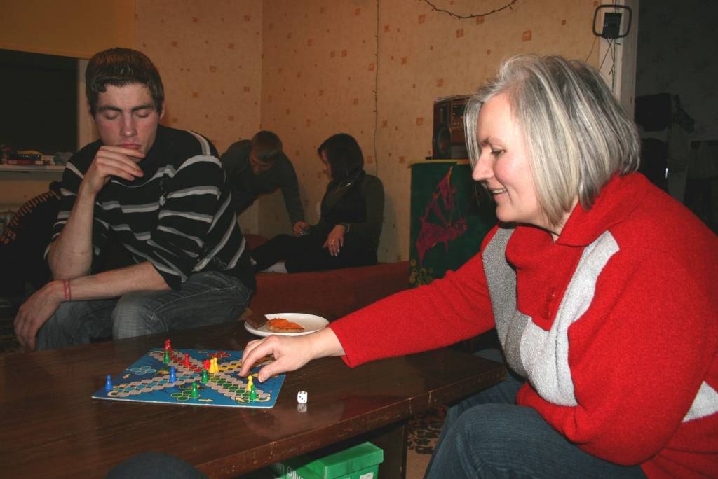 Ar Liepājas dzejnieces Janas Egles uzvaru sestdien, 23. janvārī, Liepājā noslēdzās Uldiņkausa riču račā 2009 trešais posms. J. Egle ir līdere turnīra kopvērtējumā, pirms pēdējā posma savu tuvāko sekotāju Mārci Dobeli apsteidzot par...
Autors: Uldis Dobelis
