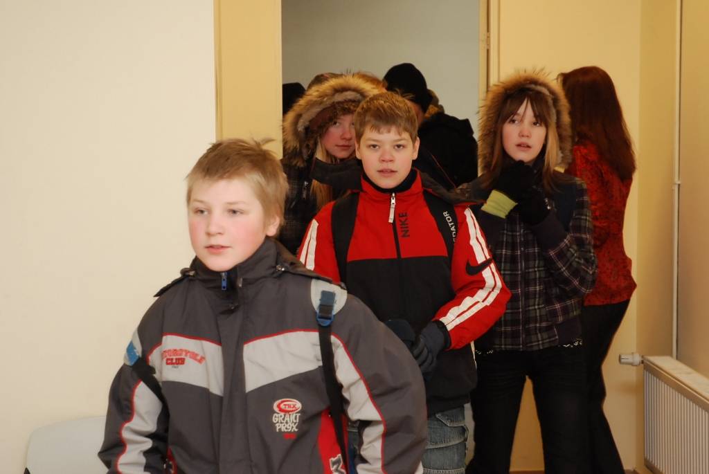 Literāts Māris Bērziņš ieradās Liepājā, lai iepazīstināti skolēnus ar savām grāmatām. Tikšanās dalībnieki teic – rakstnieka daiļrade ir patīkams atklājums. Bibliotēkā “Vecliepājas Rūķis” grāmatas “Resnais svešinieks jeb 5.a klases...