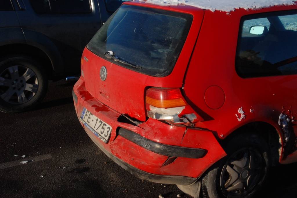 Sestdien, 16. janvārī, ap pulksten 13 ceļu satiksmes negadījums notika Grīzupes ielā. "VW Golf" brauca virzienā no pilsētas un vēlējās nogriezties pa kreisi, iebraucot dzīvojamo māju kvartālā. "Skatījos, redzēju, ka "opelis" brauc, bet...
Autors: "Rekurzeme", portāls
