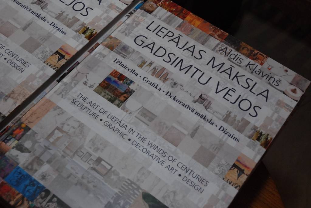 Ar otro grāmatu “Liepājas māksla gadsimtu vējos”, kas vēsta par mākslas dzīvi Liepājā, autors, Liepājas Universitātes asociētais profesors, mākslinieks Aldis Kļaviņš noslēdzis atskatu uz Liepājas Lietišķās mākslas vidusskolas pedagogu...
Autors: Sarmīte Štrausa