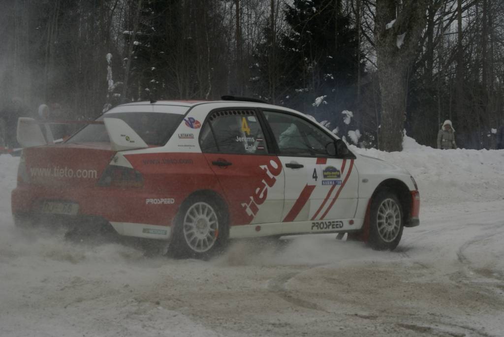 13. un 14. februārī Gulbenes apkaimes ceļos notika Latvijas autorallija čempionāta otrais posms - rallijs "Sarma 2010". Tajā uz starta izgāja vairāk nekā 100 ekipāžas, uzvarētājus noskaidrojot lielajā rallijā, rallijsprintā un...
Autors: Uldis Dobelis