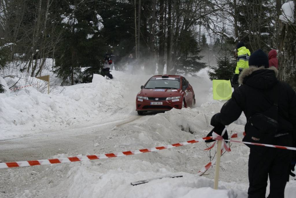 13. un 14. februārī Gulbenes apkaimes ceļos notika Latvijas autorallija čempionāta otrais posms - rallijs "Sarma 2010". Tajā uz starta izgāja vairāk nekā 100 ekipāžas, uzvarētājus noskaidrojot lielajā rallijā, rallijsprintā un...
Autors: Uldis Dobelis