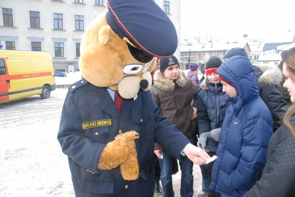 Šodien, 11. februārī, tāpat kā visā Eiropā, arī Liepājā tika atzīmēta "112" diena. To organizēja Valsts ugunsdzēsības un glābšanas dienests kopā ar Valsts policiju, Pašvaldības policiju, Neatliekamās medicīniskās palīdzības dienestu,...