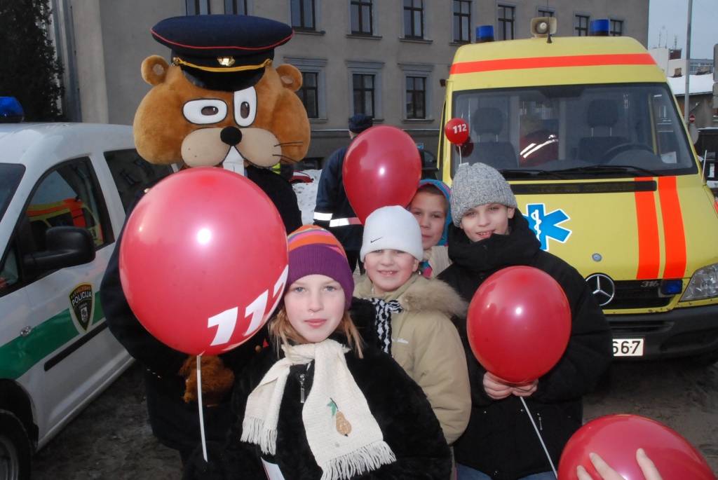 Šodien, 11. februārī, tāpat kā visā Eiropā, arī Liepājā tika atzīmēta "112" diena. To organizēja Valsts ugunsdzēsības un glābšanas dienests kopā ar Valsts policiju, Pašvaldības policiju, Neatliekamās medicīniskās palīdzības dienestu,...