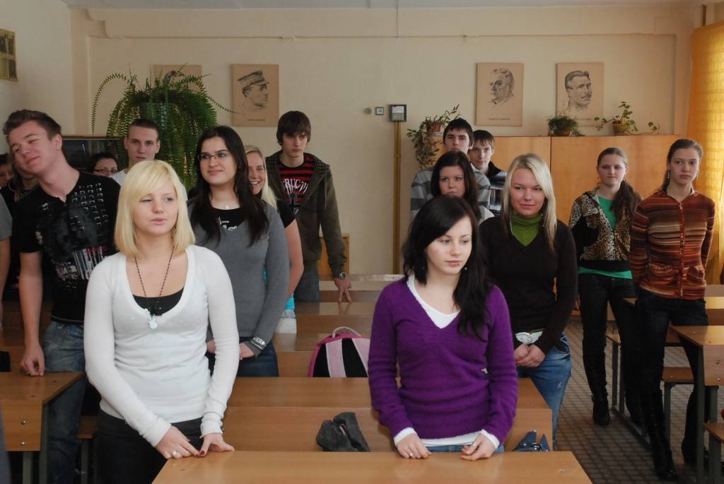 Rit “Iespējamās misijas nedēļa”, kuras laikā sabiedrībā pazīstamas personas dodas uz izglītības iestādēm un iejūtas skolotāju lomā. Liepājas 15. vidusskolas skolēnus šodien, 9. februārī, uzrunāja sabiedrisko attiecību aģentūras “Hill and...
Autors: Iluta Dreimane