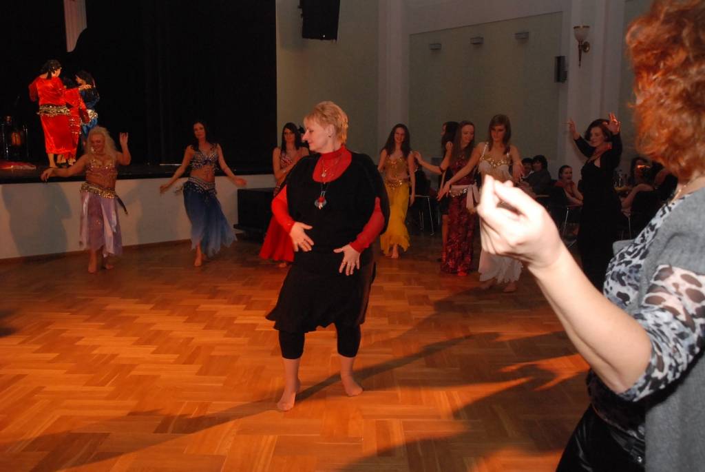 Sestdien Liepājas latviešu biedrības namā notika balle "Karstā Kairas nakts". Tās īpašie viesi bija free-style percussion stila aizsācēji Latvijā – muzikālā apvienība “Pulsa efekts” no Rīgas. Piedalījās arī Liepājas baleta un deju studiju...
