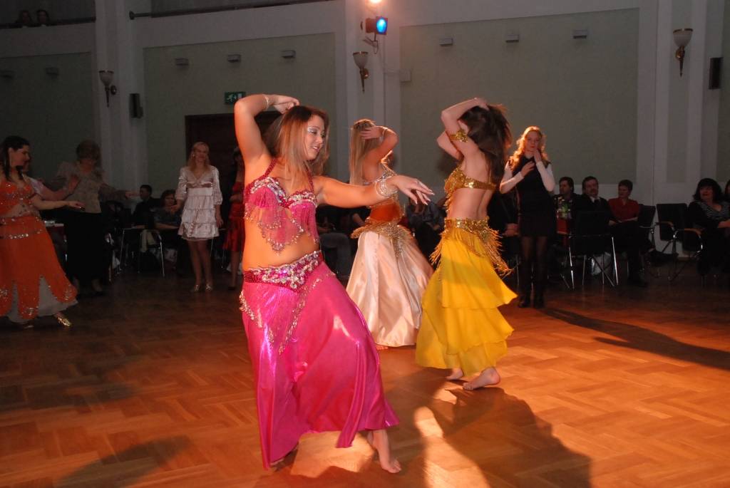Sestdien Liepājas latviešu biedrības namā notika balle "Karstā Kairas nakts". Tās īpašie viesi bija free-style percussion stila aizsācēji Latvijā – muzikālā apvienība “Pulsa efekts” no Rīgas. Piedalījās arī Liepājas baleta un deju studiju...