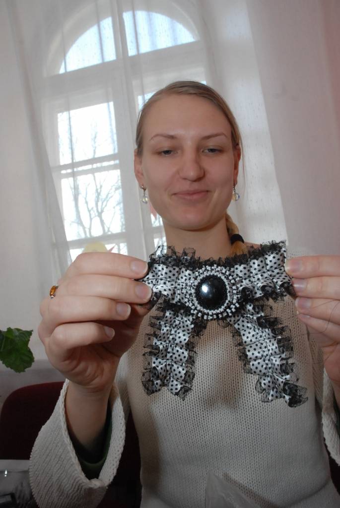 Šonedēļ Skolēnu interešu centrā Grobiņā var priecāties par lietišķās mākslas pulciņu un kursu dalībnieku veikumu, skaistajām lietiņām netrūkst arī pircēju. 

Izstādē var priecāties par visu lietišķās mākslas pulciņu un kursu dalībnieku...
Autors: Iluta Dreimane